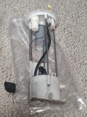 Bomba de combustible OEM para conjunto Titan 07ZW81050294 Foto 1 de 4