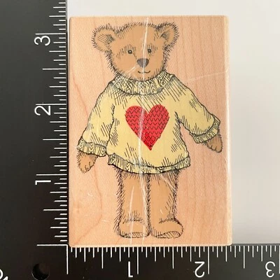 Hero Arts Tucker Bear G909 Peluche Corazón Suéter Madera Montado Goma Sello Foto 1 de 4
