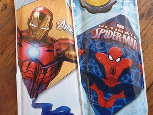 2 flugdrachen spiderman+avengers mit kunststoffseil+haltegriff neu+ovp - Bild 1 von 3