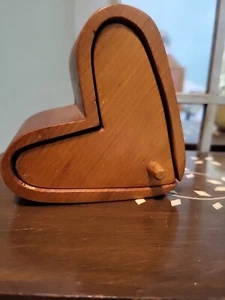 Vintage Heart Shaped Wood Trinket Jewelry Box with Lid Valentine's  Day As Is 4" - Picture 1 of 13