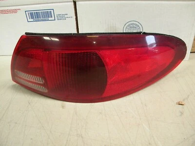 Conjunto de luces traseras Ford Escort 1998-2001 sedán lado derecho del pasajero Foto 1 de 4