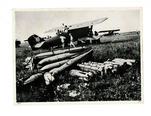 WWII Croatian Airforce Biplane Photo Bombs ORIGINAL Kriegsberichter Series WW2 - Picture 1 of 2