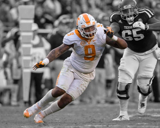 Tennessee Volunteers DEREK BARNETT Glossy 8x10 Photo Spotlight Poster Texans - Image 1 of 1