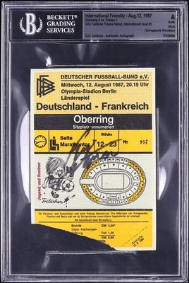 Boleto de debut firmado por Eric Cantona 1987 fútbol amistoso internacional BGS A Foto 1 de 2