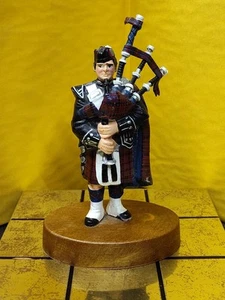 Estatuilla "MacDonald" Escocia pintada a mano flautista escocés" - Imagen 1 de 4