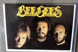 1984 Ediciones Eyder Super Musical MUSIC Rock Pop Card THE BEE GEES GROUP BAND  - Picture 1 of 2