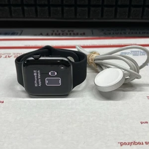Apple Watch SE 44mm Boîtier en Aluminium Gris Sidéral Montre Connectée GPS - Débloqué - Photo 1 sur 7
