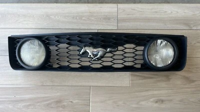2005-2009 FORD MUSTANG GT FRONT BUMPER GRILLE PONY FOG LIGHT 6R338200BAW OEM - Image 1 of 4