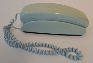 VINTAGE Universal Phone Telephone Model TEL-4017 Green / Blue made in Hong Kong - Picture 1 of 6