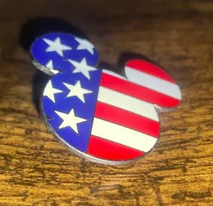DISNEY 2002 DISNEYLAND RESORT MICKEY MOUSE FLAG PIN - Picture 1 of 1