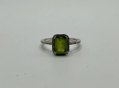 10K White Gold Synthetic Peridot Lady's Stone Ring 2.5g Size: 7 - Image 1 of 4