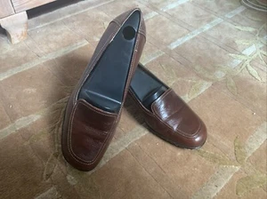 Women’s Brown Leather Heeled Loafers Size 7.5 W Comfort - Picture 1 of 6
