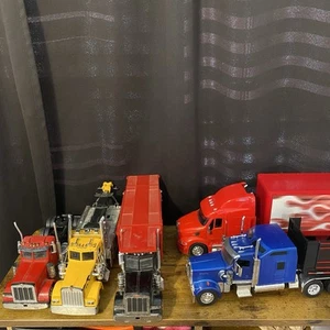 1:32 Diecast Semi Trailer Hauler Truck All Sold As Is And Extra Parts - Bild 1 von 21