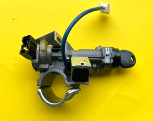 2011-2013 KIA SORENTO IGNITION SWITCH LOCK W/KEY & CYLINDER OEM 93110-2P000 - Picture 1 of 7