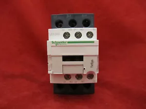 Schneider LC1D32F7 TeSys D Magnetschütz 32A 110V AC - Bild 1 von 2