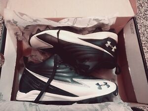 UNDER ARMOUR HAMMER 3 YOUTH 1208548-011 Size 5Y CLEAT NEW IN BOX