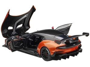 Modelo de coche Aston Martin Vulcan Madagascar naranja con tapa de carbono 1/18 de Autoart - Imagen 1 de 5