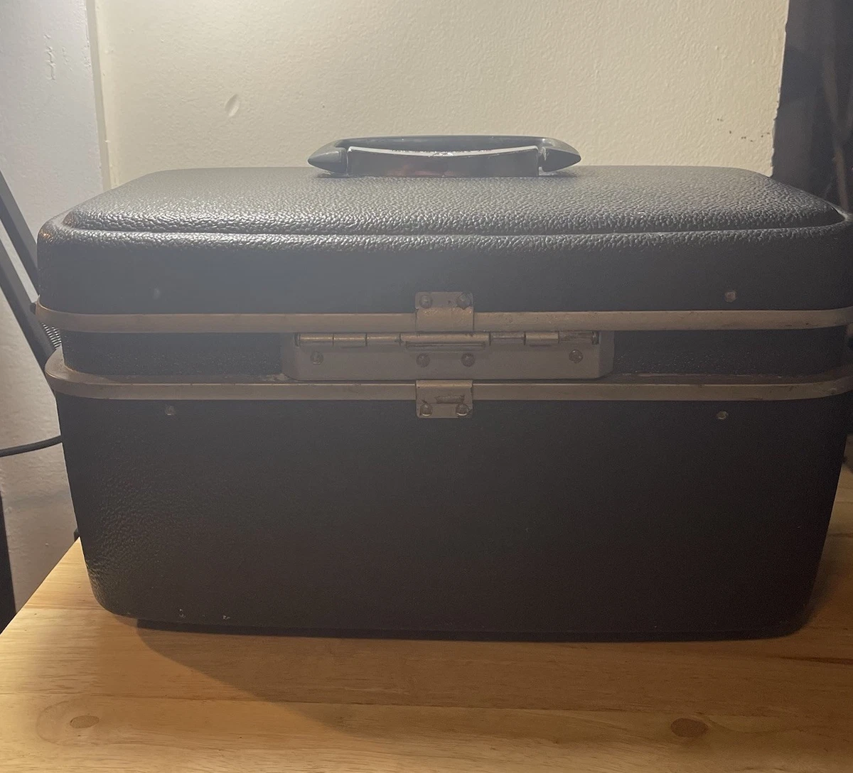 Plastic 1980s Vintage Luggage & Vintage Travel Accessories for