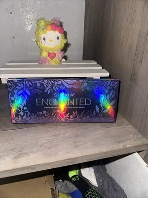 Paleta de sombras de ojos Sigma Beauty Enchanted* con cepillo~12 tonos duocromáticos nueva en caja 17,3 g Foto 1 de 4