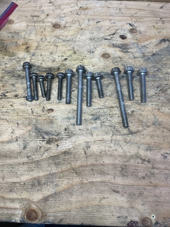 Audi Q7 2013-2015 3,0 l pernos de carcasa de campana de gasolina Foto 1 de 1