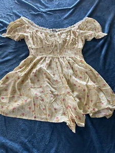 Beautiful Floral Romper NWOT L Love Tree Lightweight Off Shoulder Yellow - Picture 1 of 12