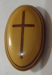 vintage catholic Christian cross olive wood carved inlay brooch 54069 - Picture 1 of 4