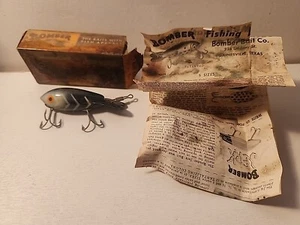 BOMBER BAIT CO Fishing Lure TOP BOMBER Blk White Ribs Wood Topwater 3.25" W/BOX - Picture 1 of 11