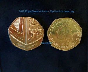 Moneda de 50 peniques Royal Shield of Arms 2019 de 50 peniques - sin circular entrega gratuita en el Reino Unido - Imagen 1 de 1