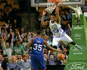 JAMES YOUNG SIGNED 8X10 HANDSIGNIERTES FOTO KENTUCKY WILDCATS BASKETBALL AUTO d - Bild 1 von 1