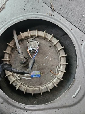 04-08 TOYOTA HIGHLANDER BASE 2.4L 2WD AT FUEL PUMP ASSEMBLY  - Image 1 of 2