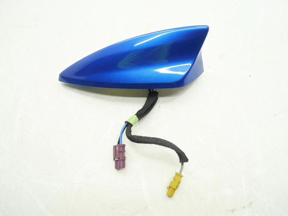 Antena de techo Shark Fin GD1 Hyper Blue 2016-2024 usada Chevy Camaro SS 6,2 L OEM Foto 1 de 4