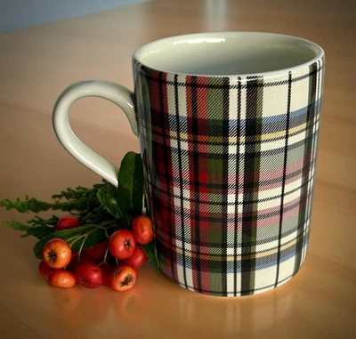 Taza de vacaciones Pottery Barn Denver tartán a cuadros micro y apta para lavavajillas usada en excelente estado Foto 1 de 4