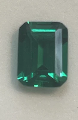 Beautiful Clean 1 Carat, 8x6mm Emerald Cut Deep Green Lab Created Emerald - Image 1 of 4