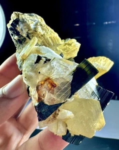 1935 CTS natürlicher grüner Kap-Turmalin-Kristall auf Moskauer Exemplar @ Pakistan - Bild 1 von 8