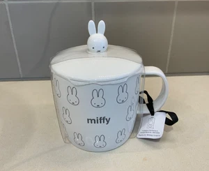 NEU Miffy Becher & Deckel mit Hase Kaninchen oben & Cartoon Umrisse auf Becher Dick Bruna - Bild 1 von 6