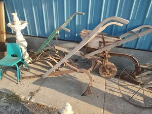 ANTIQUE VINTAGE POTATO TURNING WIDE PLOW HANDLE HORSE MULE HAND PLOW - Picture 1 of 7