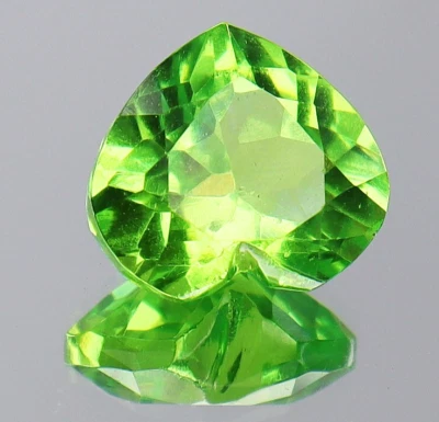 9 Ct Natural Peridot Green Color Heart Shape Certified Loose Gemstone - Image 1 of 4