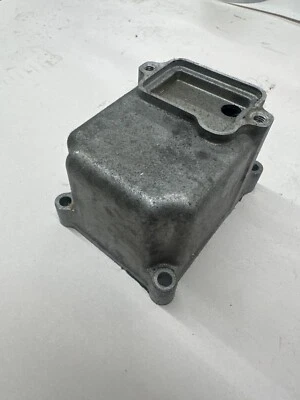 08-09 SUZUKI B KING GSXR1300 HAYABUSA CRANK CASE BREATHER REED VALVE COVER-USED - Imagem 1 de 4