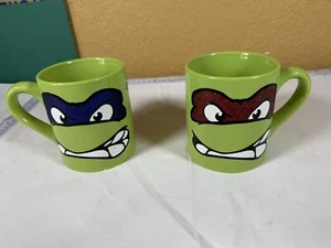 Juego de tazas de café TMNT tortugas Rafael y Leonardo con máscaras texturizadas 2011 Viacom - Imagen 1 de 2