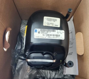 AJ222FT-206-J7 Tecumseh 1-1/2 HP 208-230V 1PH 19,300 BTU R22 Hermetic Compressor - Picture 1 of 5