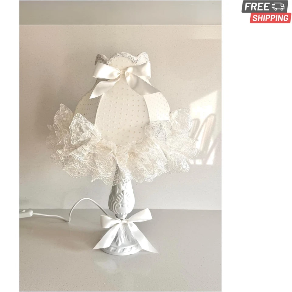 Encantadora pantalla de lunares crudos - acento moderno preensamblado para guarderías Foto 1 de 2