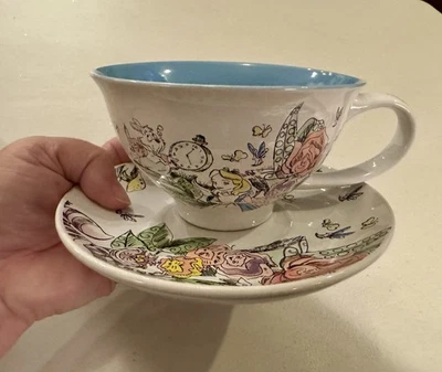 Juego de tazas de té y platillos de cerámica Disney Alicia en el país de las maravillas 12 oz usado en excelente estado Foto 1 de 4