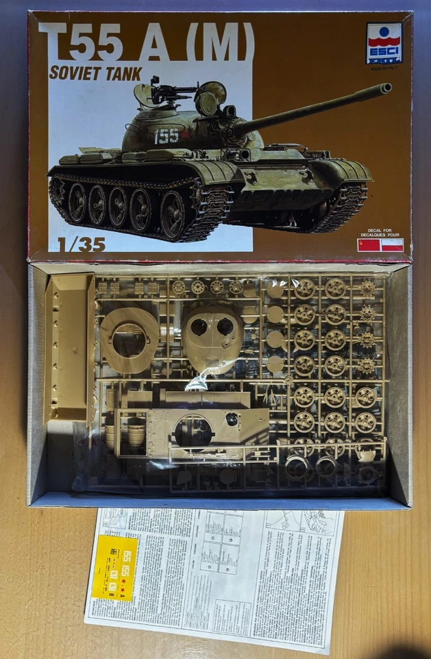 ESCI 5045 - T55 A (M) SOVIET TANK - 1/35 PLASTIC KIT - Immagine 1 di 1