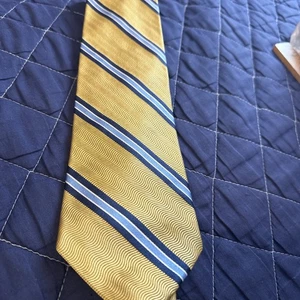 Grant Thomas Striped Men’s Necktie Tie Yellow Blue 58” X 4” 100% Silk - Picture 1 of 5