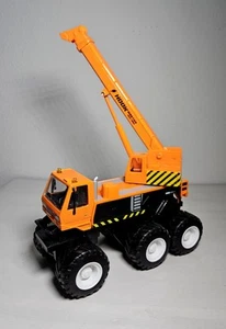 Maisto Fresh Metal Builder Zone Quarry Monster Telescopic Crane Toy Truck 8" - Picture 1 of 7