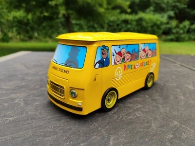 BOITE BISCUIT TÔLE LITHOGRAPHIÉE  PEUGEOT J7 VIVE LA RÉCRÉ PALETS MENOU  L 22 CM - Photo 1/4