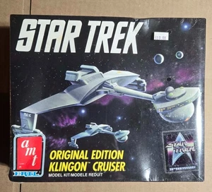Vintage 1991 AMT ERTL Star Trek Original Edition Klingon Cruiser Model Kit #6743 - Picture 1 of 2