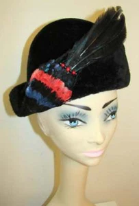 Chic Vintage BELLINI Plush Black Hat w/ Jaunty Feather! - Picture 1 of 1