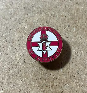SHEFFIELD UNITED RARE NO SURRENDER ENAMEL FOOTBALL SUPPORTERS BADGE - Picture 1 of 1