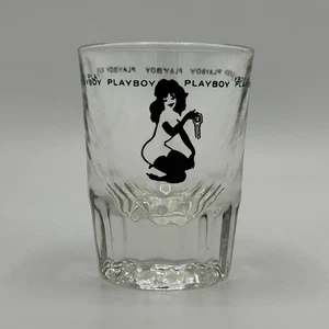 Vintage PLAYBOY Club Bunny SHOT GLASS pesante trasparente con signora nuda con chiave 2 oz - Foto 1 di 12